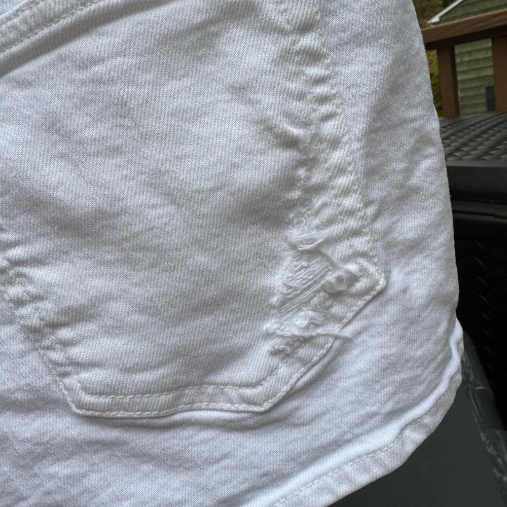 Gap 1969 white slim denim shorts, size 28, 2/3 inches inseam - Picture 7 of 12